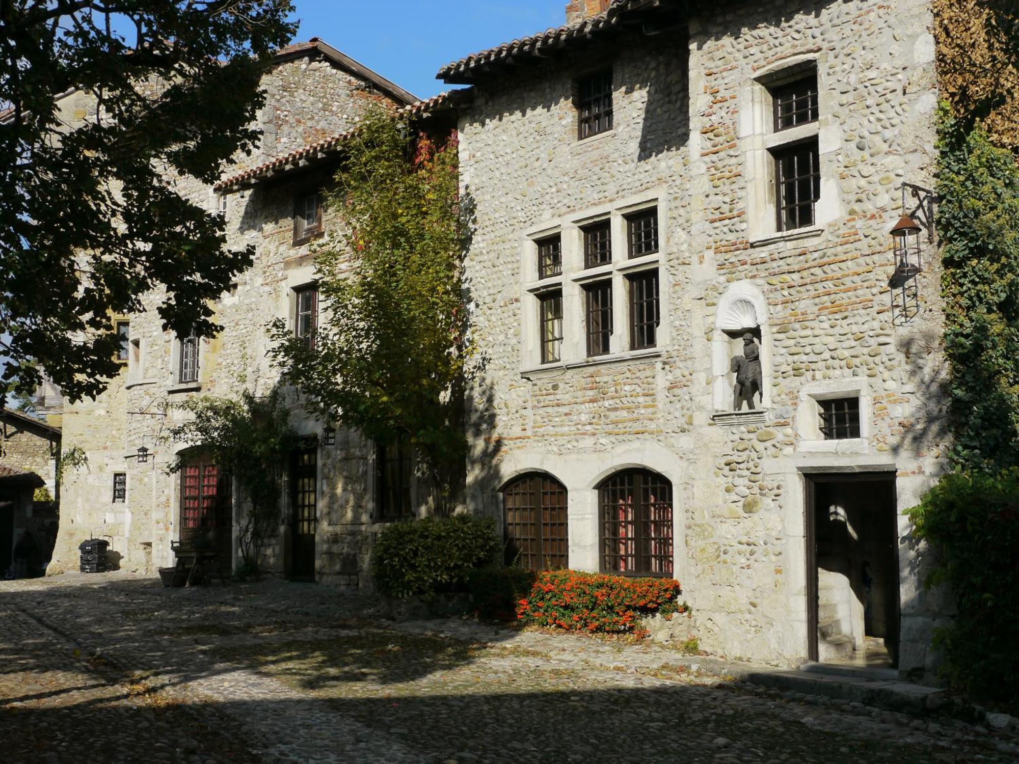 维尤克斯佩鲁日酒店 Pérouges 外观 照片