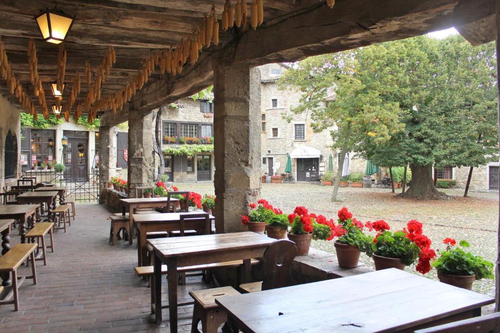 维尤克斯佩鲁日酒店 Pérouges 外观 照片